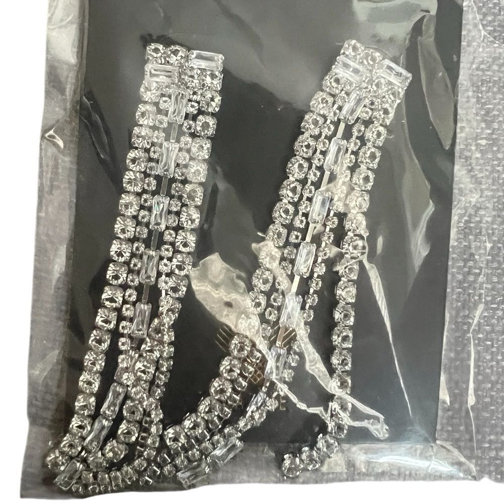 Elegant Dangling Earrings - Picture 6 of 6